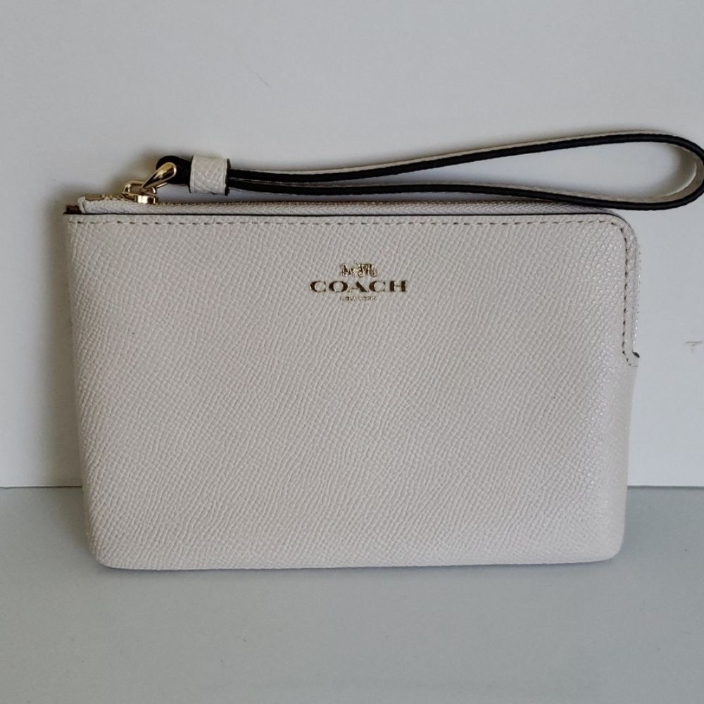 COACH • Corner Zip Wristlet